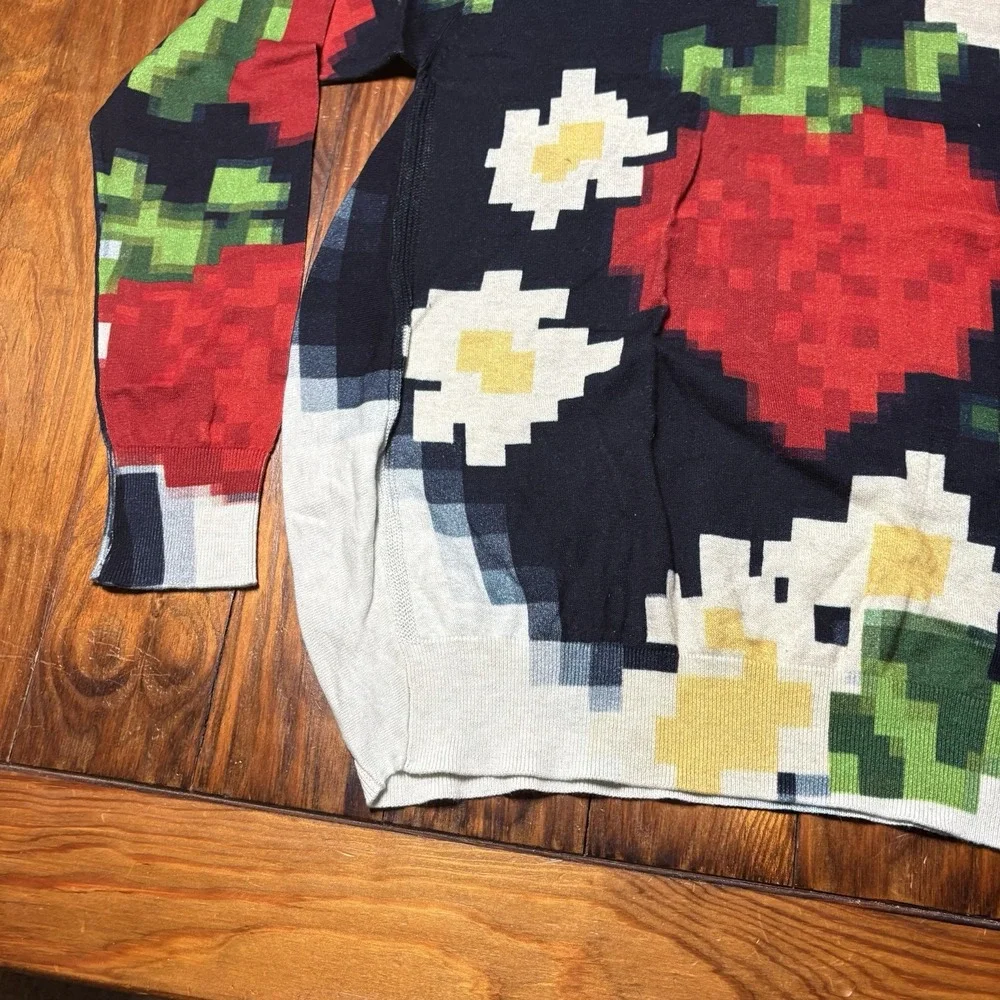 High Use Claire Campbell Digital Pixel Strawberry Daisy Pullover Sweater S New